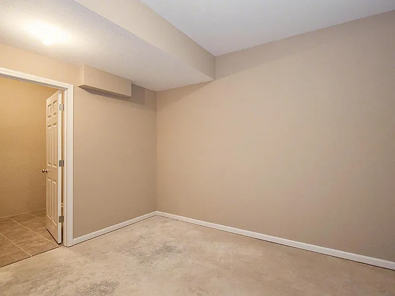 Parkway Oaks Townhomes and Duplexes — Photo 24