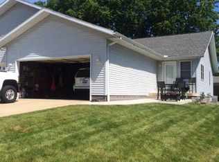109 Grandview Cir #B, Eureka, IL