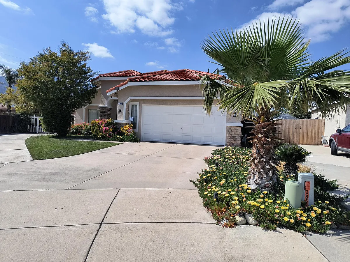 Building Photo - 4152 N Tangerine Dr