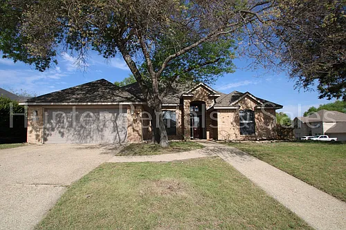 700 Honeysuckle Cir Photo 1