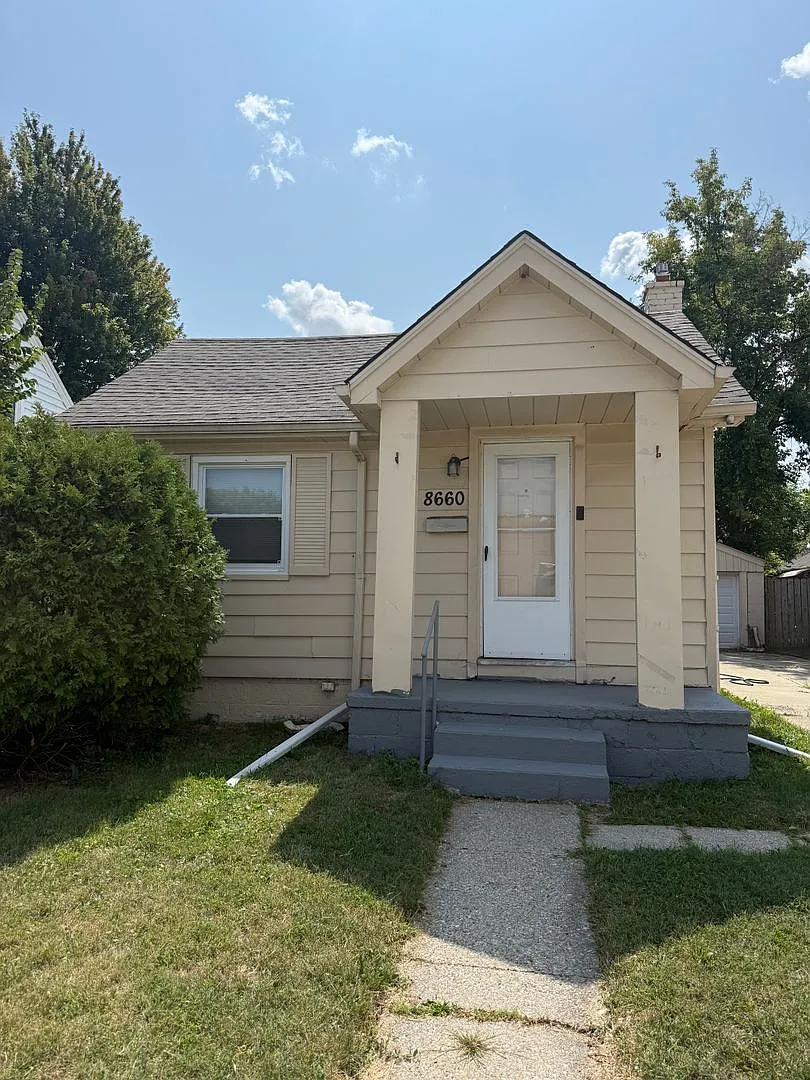 2 Bedroom SF Property with 2 car detached garage — Photo 1