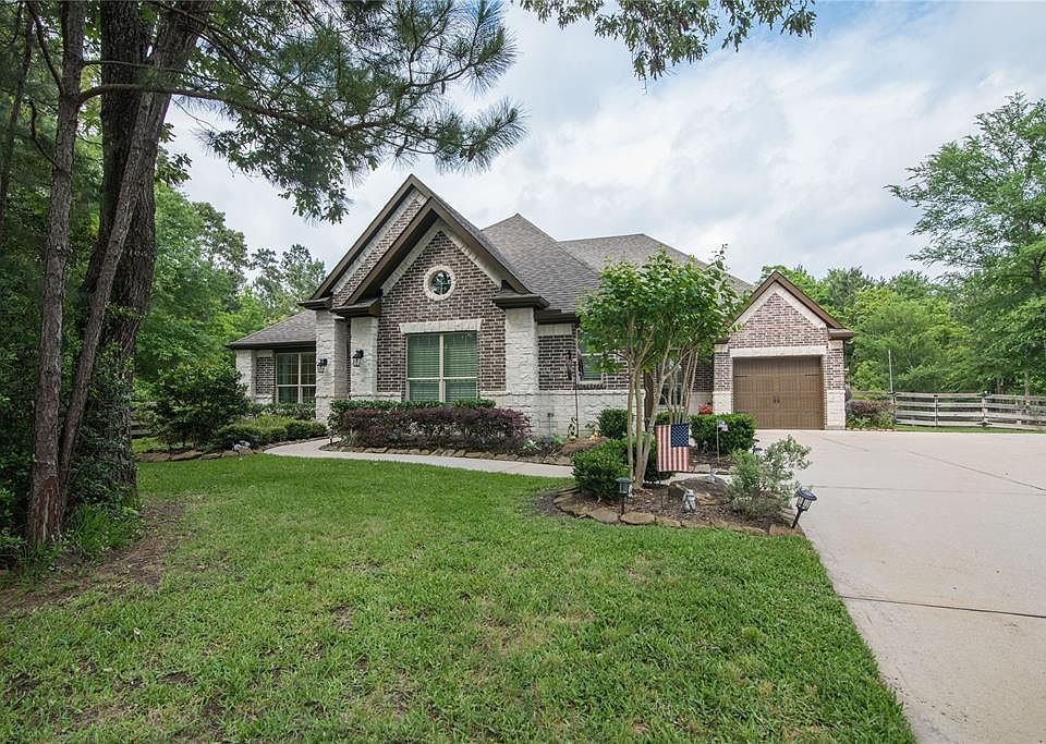 Fabulous one story home in Magnolia, approximately 15 minutes from Tomball city.