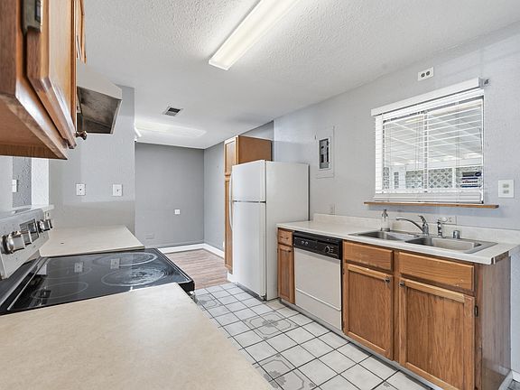 5th image of 308 Espejo St NE