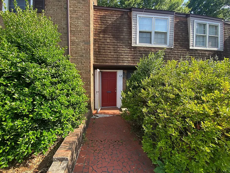 921 Nottingham Dr #13 — Photo 6