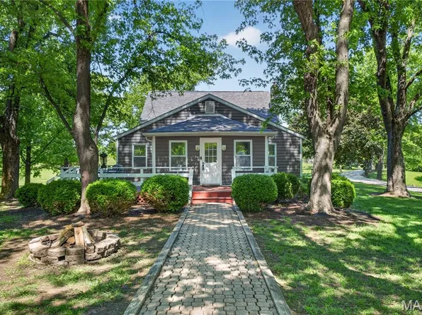 1848 Maplewood Ln, Columbia, IL 62236
