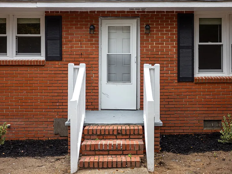 435 McCleary Ln — Photo 3