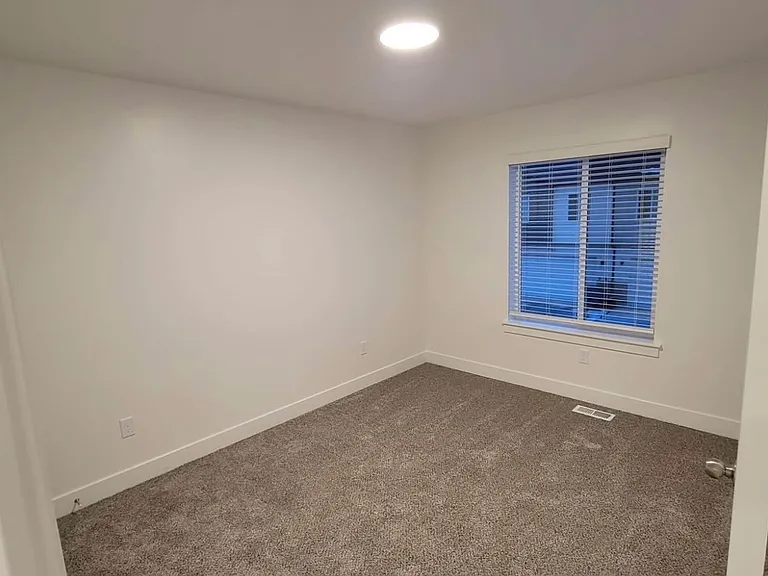 3165 S 350 W — Photo 11