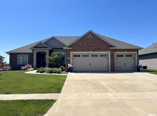 3604 Deer Run Dr, Springfield, IL 62711