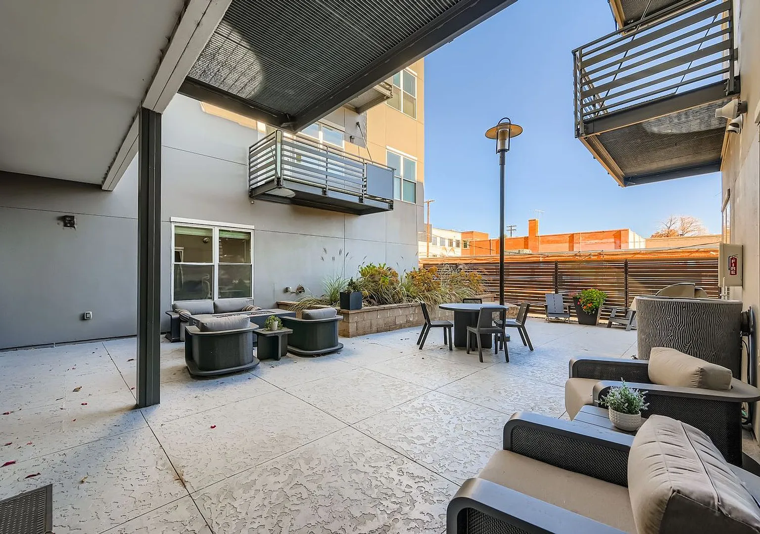 Turnkey 2 BDR Condo in the Heart of Boulder — Photo 4