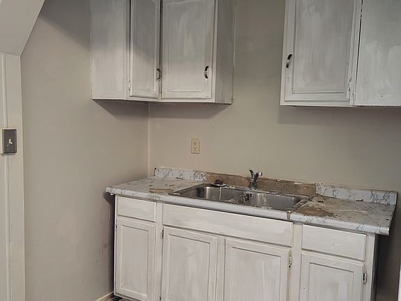 4th image of 115 N 3rd St APT 1
