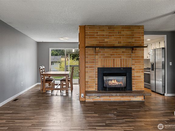 5th image of 2904 E 147th Street