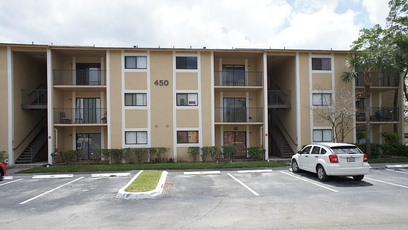1st image of 450 Palm Cir W APT 205