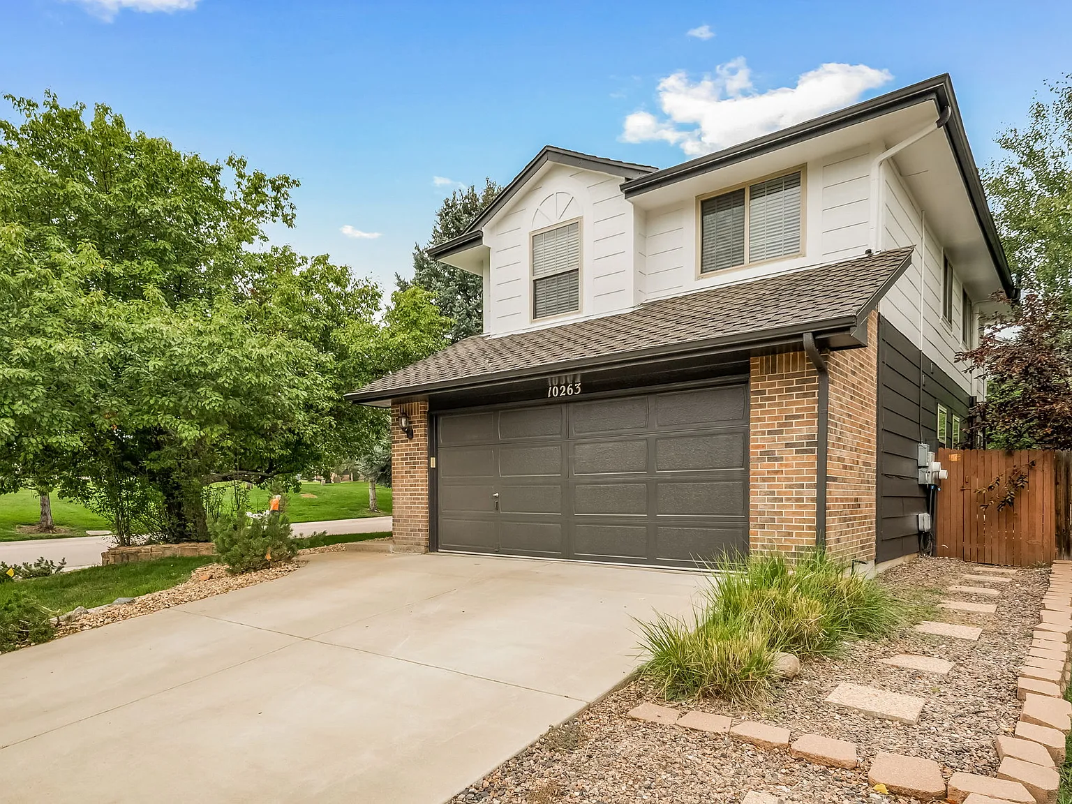 5 bed, 2813 sqft, $3,295 — Photo 2