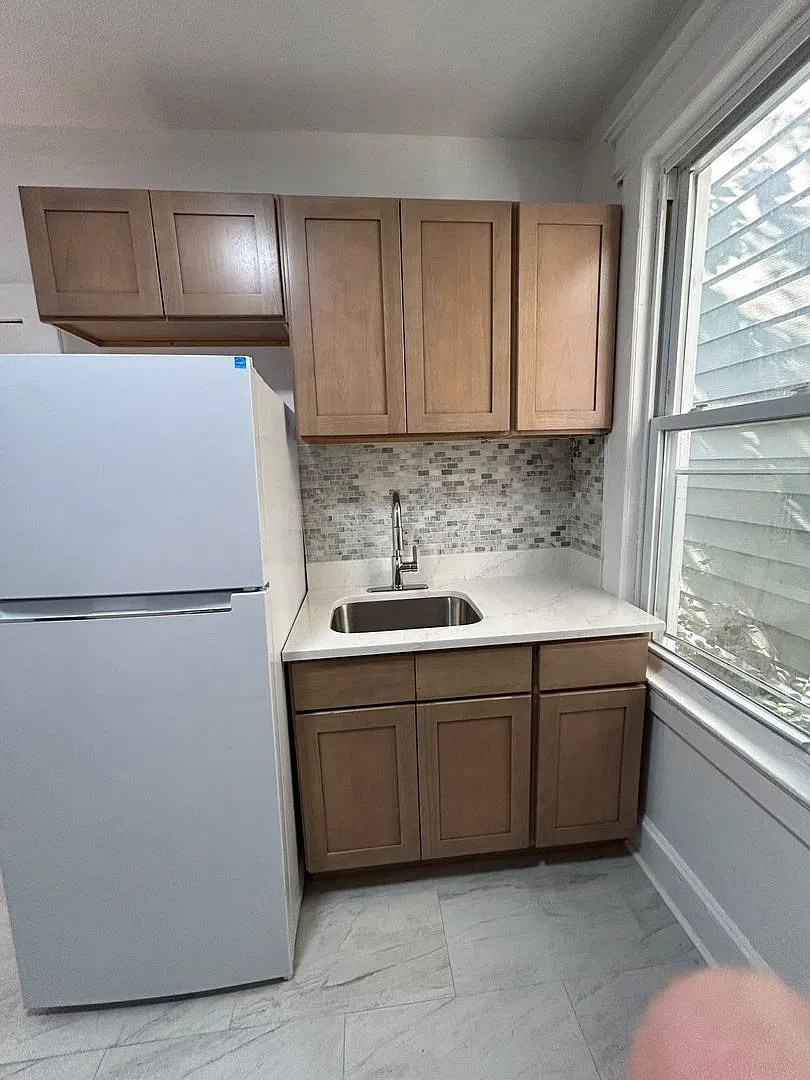 1084 Anna Street — Photo 2