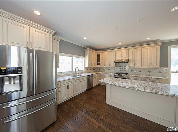 3rd image of 64 Barnum Ave