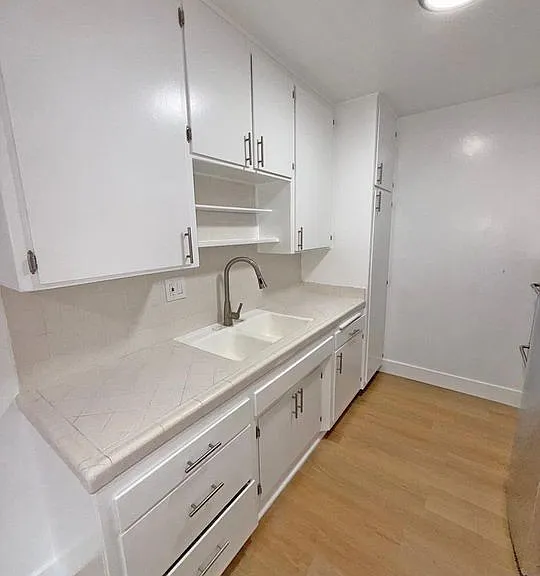 1330 N Gardner St — Photo 11