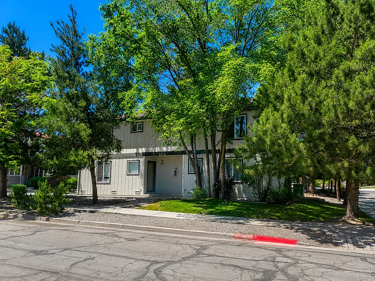 Midtown Flats - Duplex — Photo 27