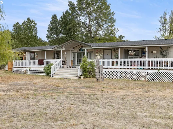 585 Fawn Dr, Roseburg, OR 97470