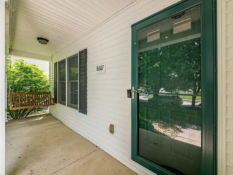 8607 Clover Glade Dr — Photo 5