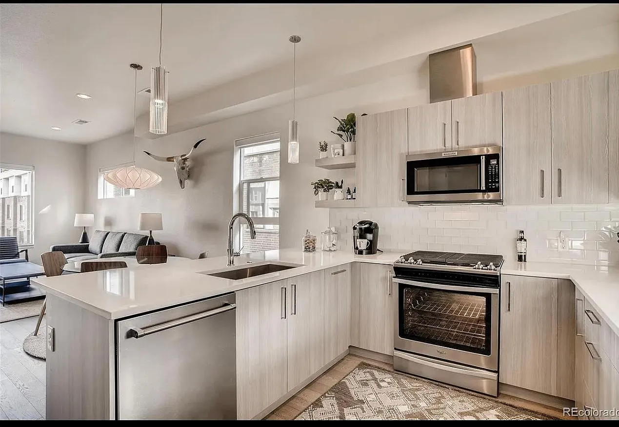 3048 N Wilson Ct — Photo 4
