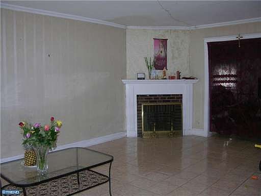 4th image of 5839 E Roosevelt Blvd
