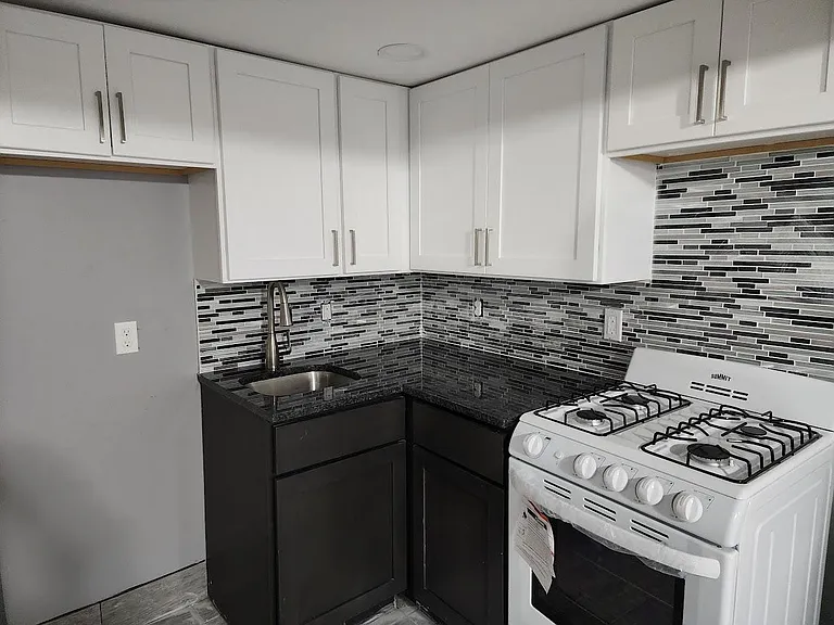 8 Sanitorium Ave #2 — Photo 4