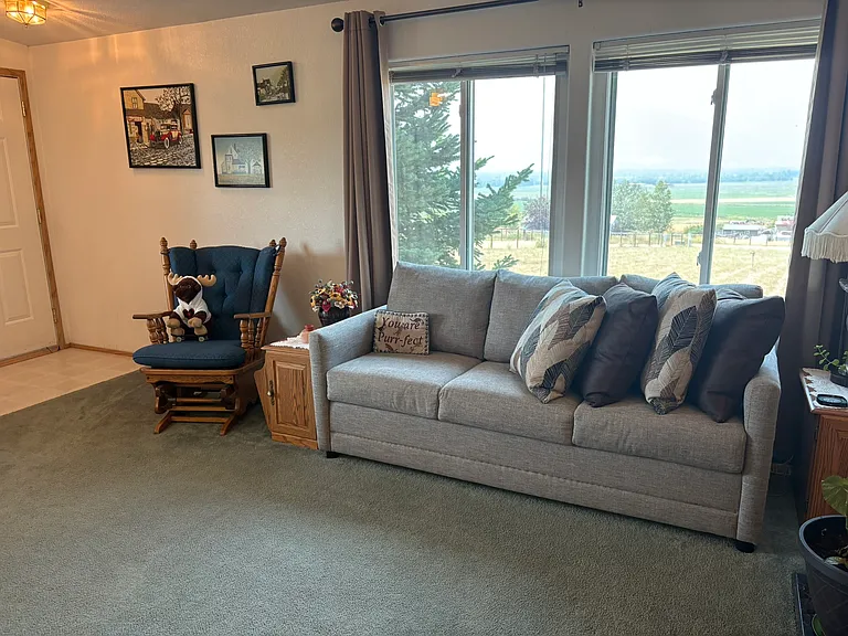 2424 Loyd Dr — Photo 8