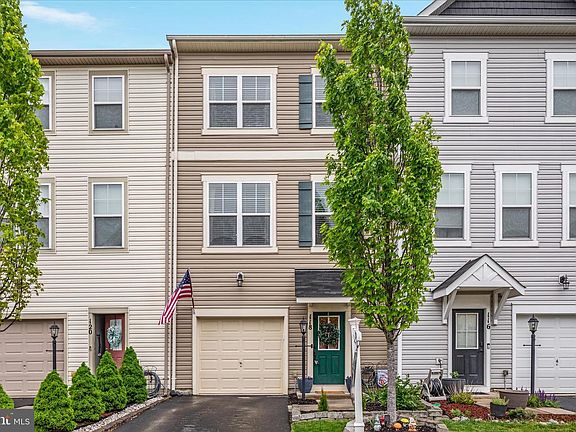 2nd image of 118 Splendor Garden Way