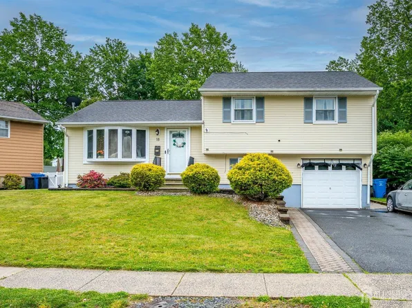 18 Starlit Dr, Middlesex, NJ 08846