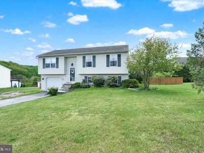 155 Asbury Ct, Mount Wolf, PA, 17347