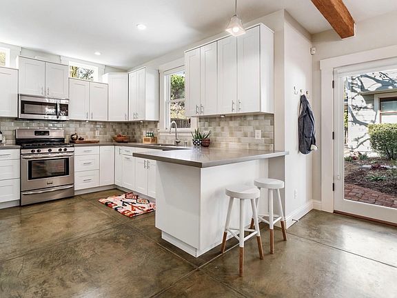 4th image of 1629 Harmon St #1/2