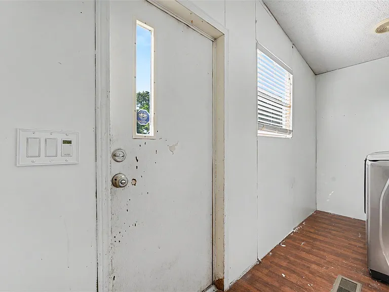 17685 Todd St — Photo 44