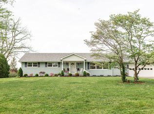 300 Scotts Ferry Rd E, Versailles, KY 40383