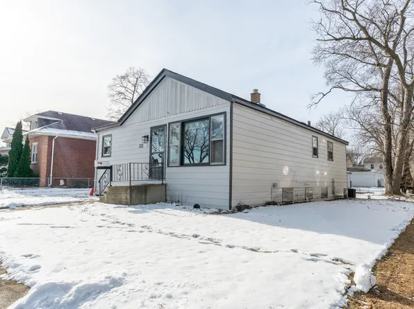 30 N Lincoln St, Westmont, IL 60559