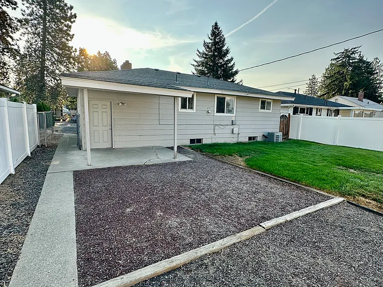 5411 N Oak St — Photo 21