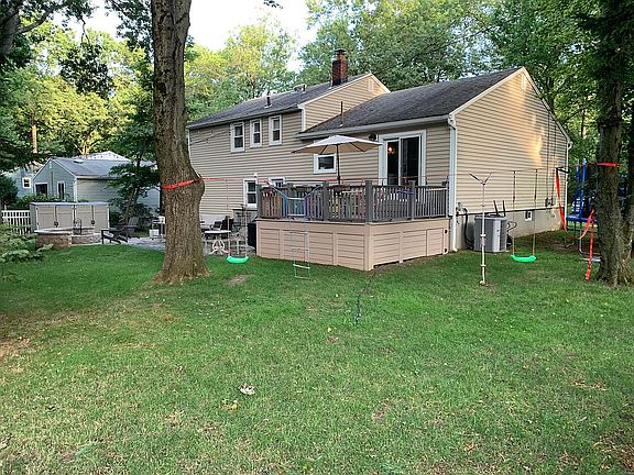 2nd image of 14 Taft Ct