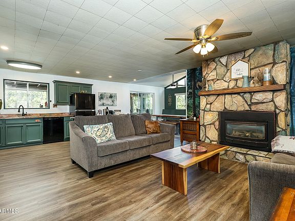 4th image of 35 E OAK Drive