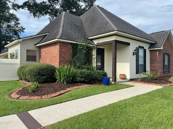 9089 Willow Point Dr, Denham Springs, LA 70726