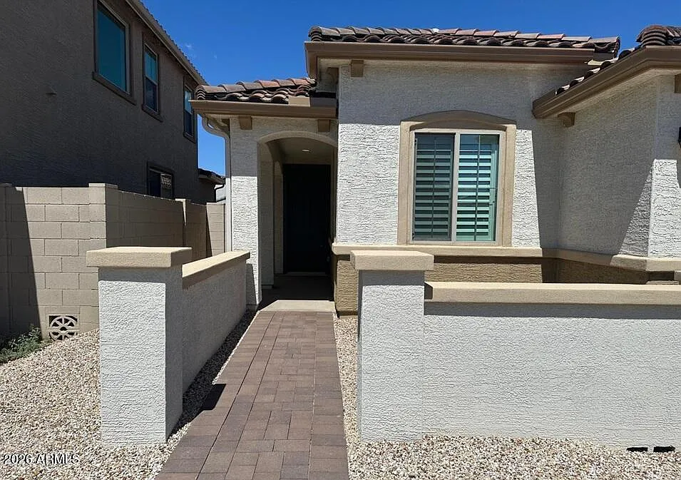 4 bed, 2.0 bath, 1869 sqft, $2,375 — Photo 2