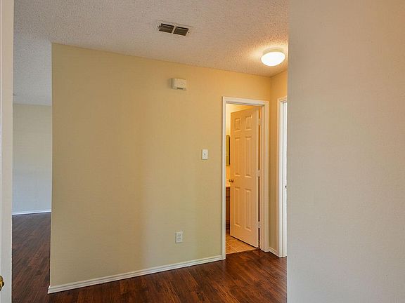 4th image of 1529 Knottingham Dr