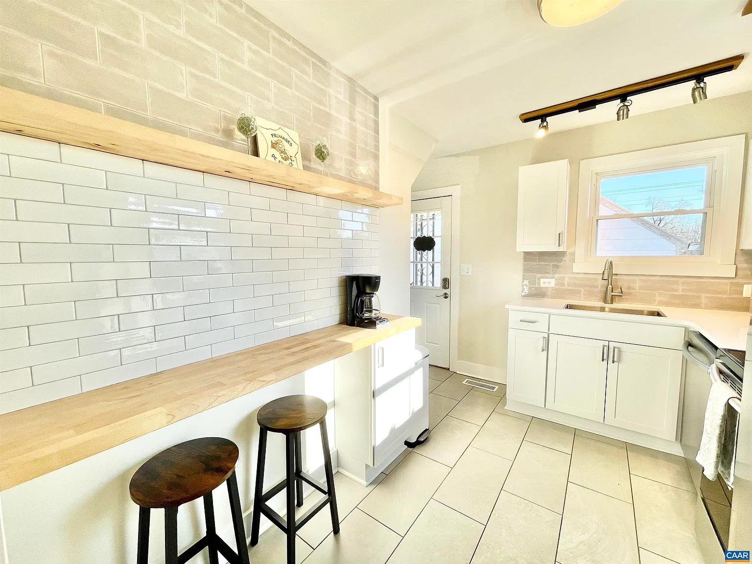 3 bed, 2.0 bath, 1125 sqft, $2,950 — Photo 3