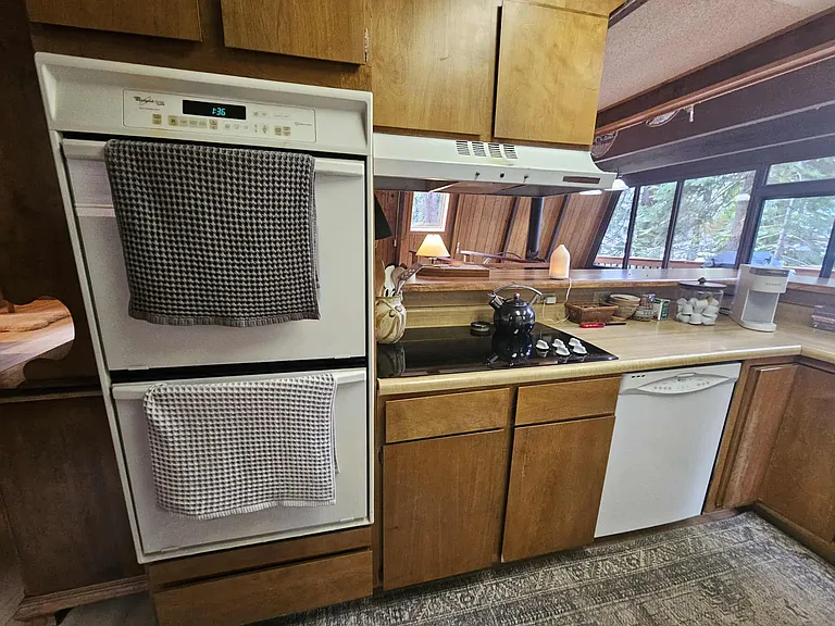 Kitchen double oven