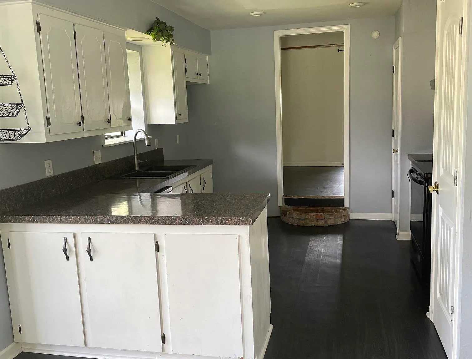 4 bed, 2800 sqft, $2,400 — Photo 3