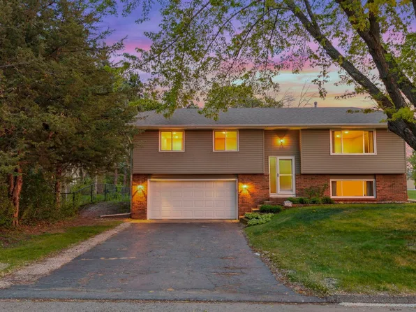 7080 Rice Lake Ln, Lino Lakes, MN 55014