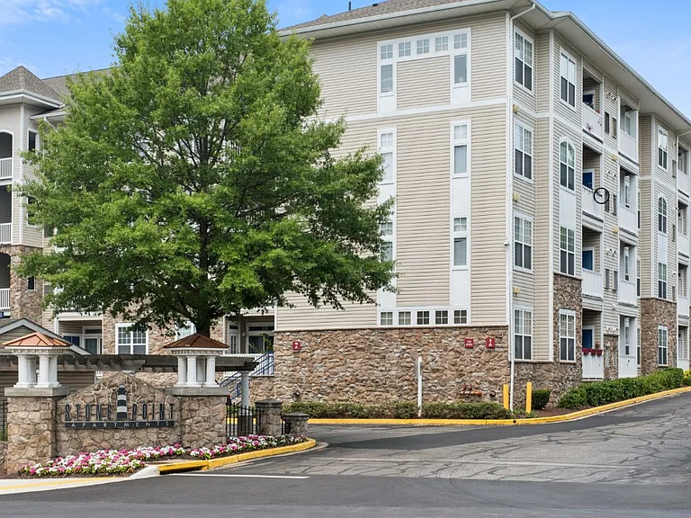 Stone Point Apartments — Photo 48