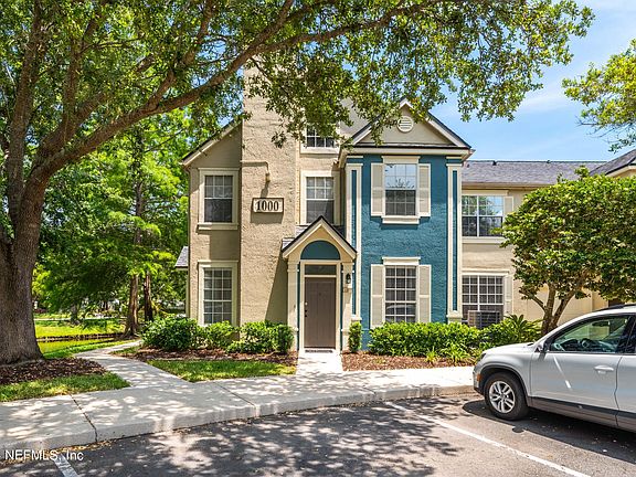 3rd image of 13700 RICHMOND PARK Drive #1001