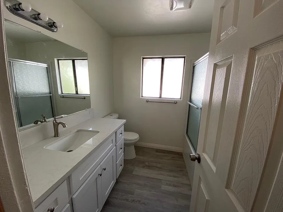 Upstairs full bath