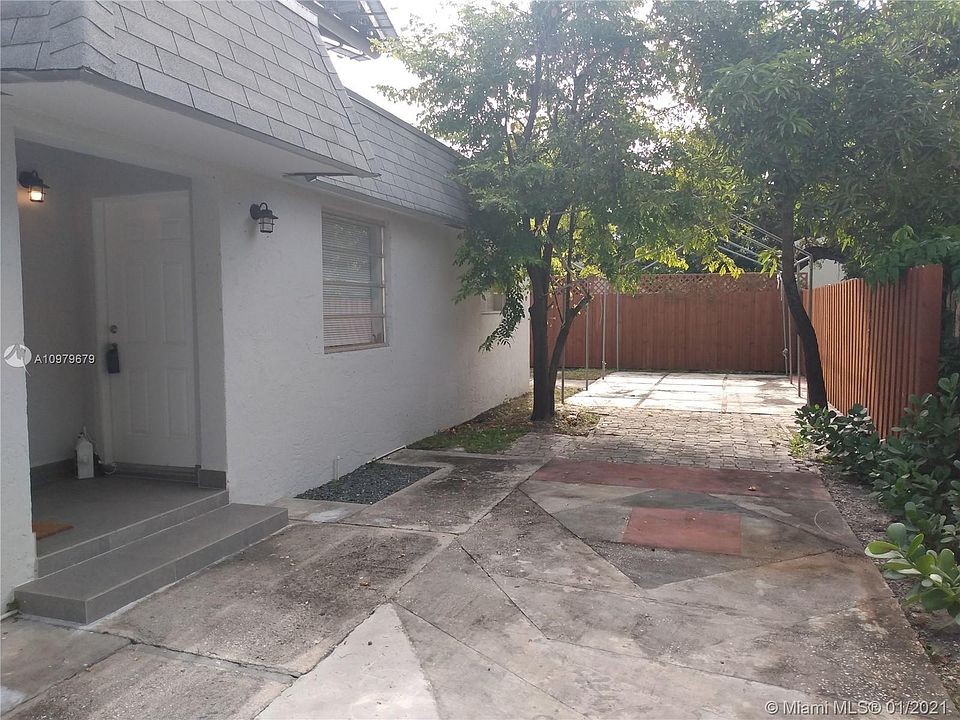 1st image of 222 NW 39th St #222