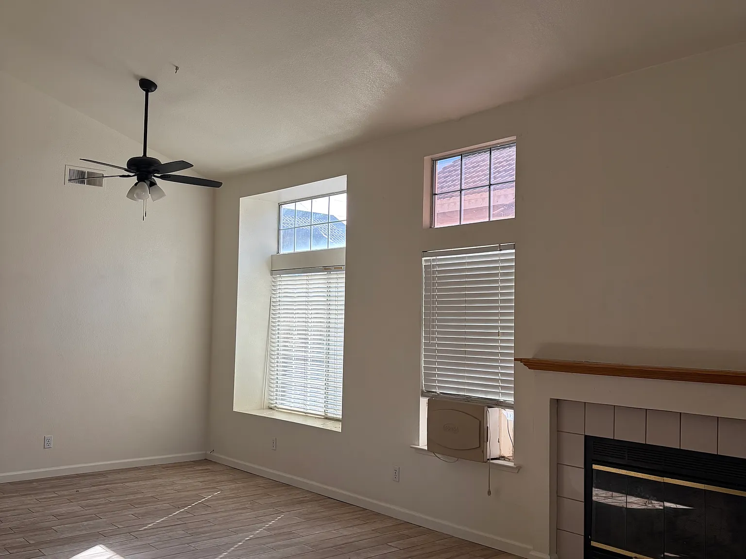 3 bed, 1413 sqft, $2,200 — Photo 4