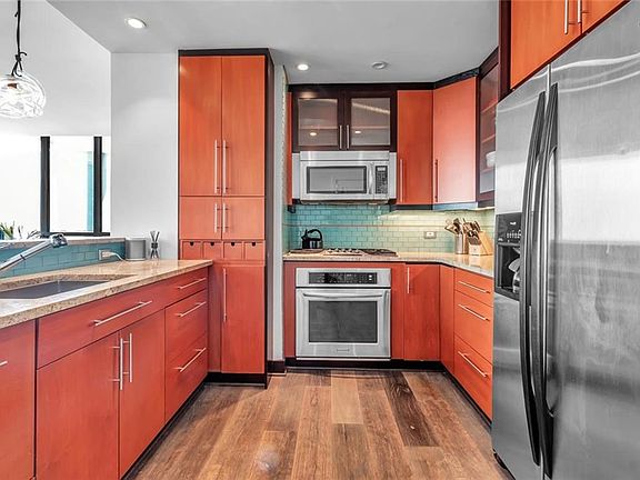 4th image of 610 Main St #1104